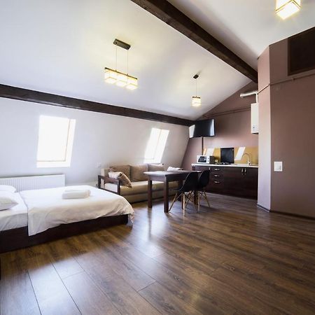 Ferienwohnung Аpartments In The Center On Mitniy Square Lemberg Exterior foto
