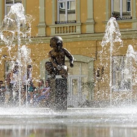 Ferienwohnung Аpartments In The Center On Mitniy Square Lemberg Exterior foto