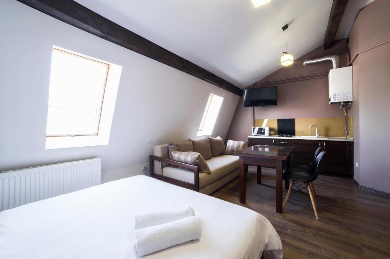 Ferienwohnung Аpartments In The Center On Mitniy Square Lemberg Exterior foto