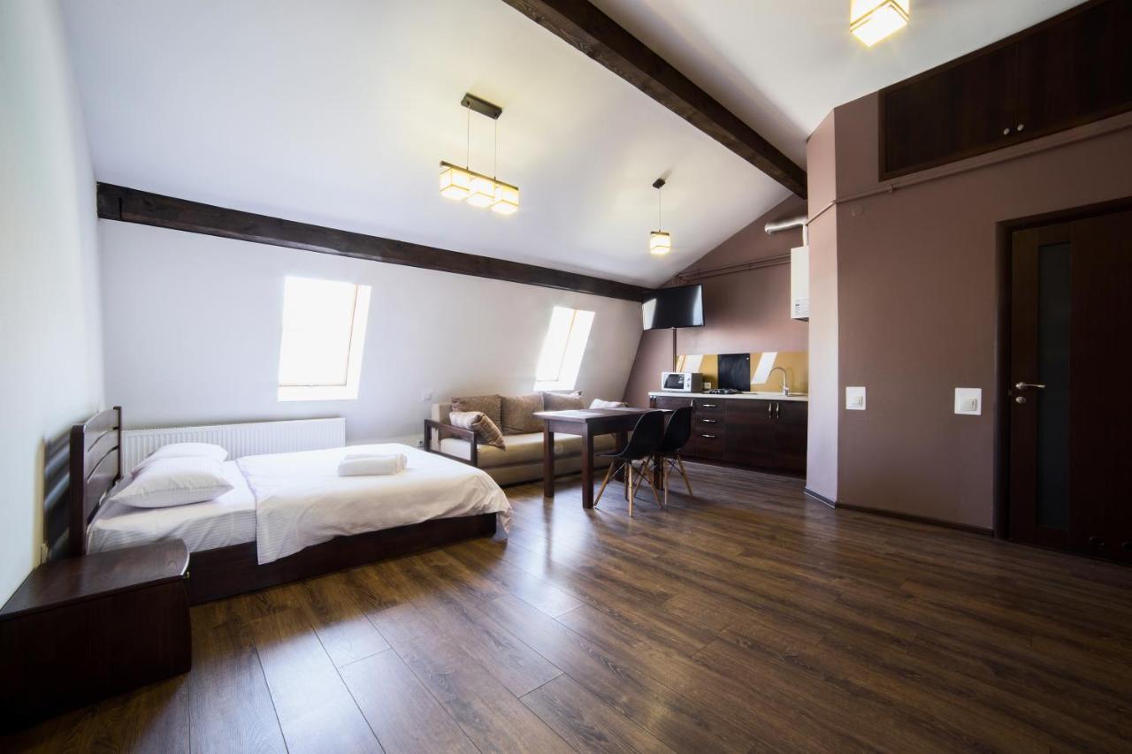 Ferienwohnung Аpartments In The Center On Mitniy Square Lemberg Exterior foto